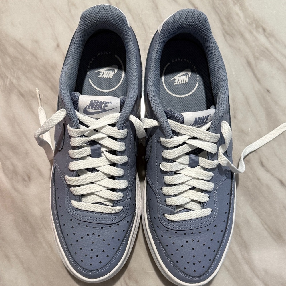 Nike Womens Sneakers in Blue and White - Picture 3 of 6